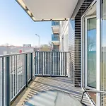 Apartment Riverside Comfort By Bookinghost